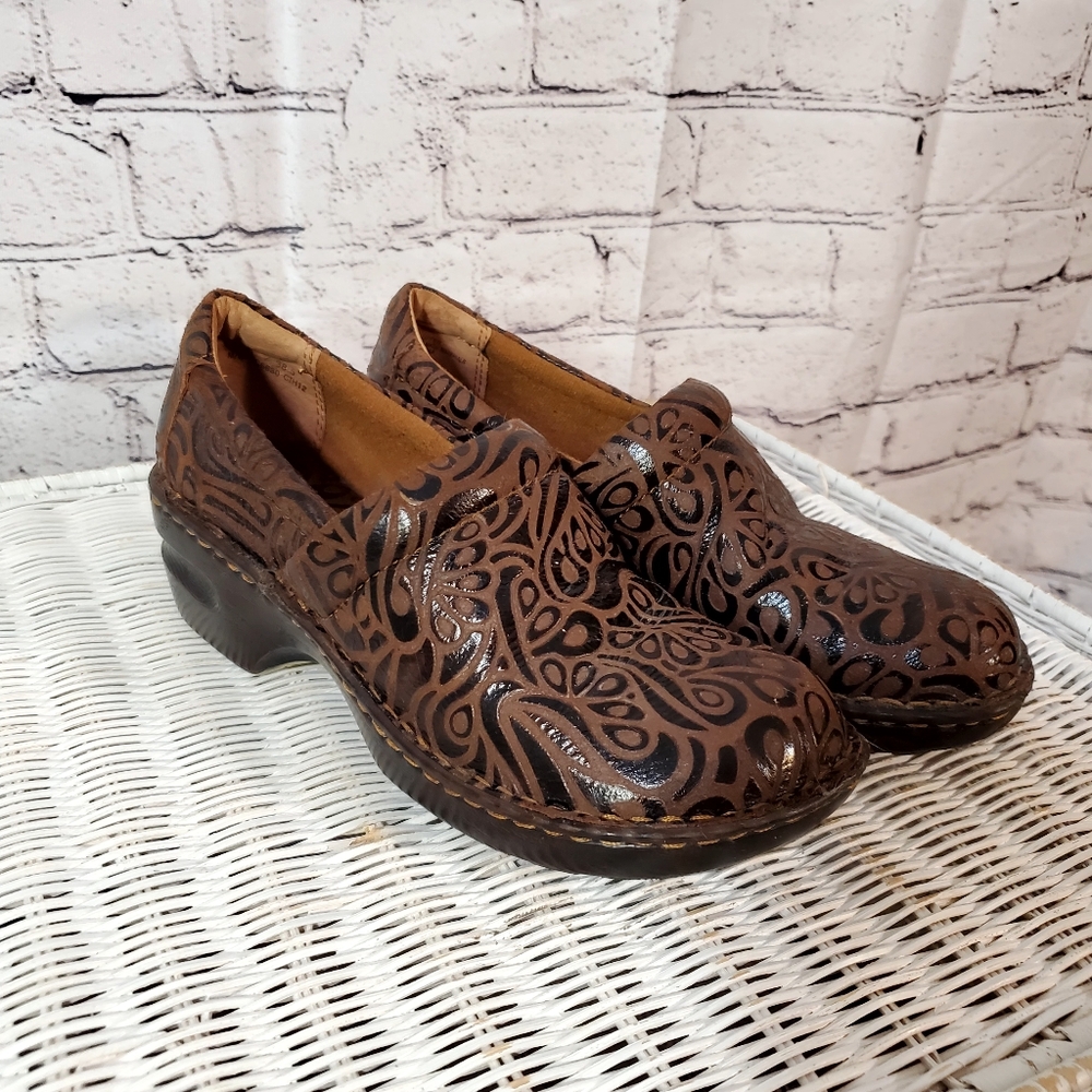 BOC Born Concepts Brown Paisley Embossed Slip On Clog Mules Shoes Size 7…